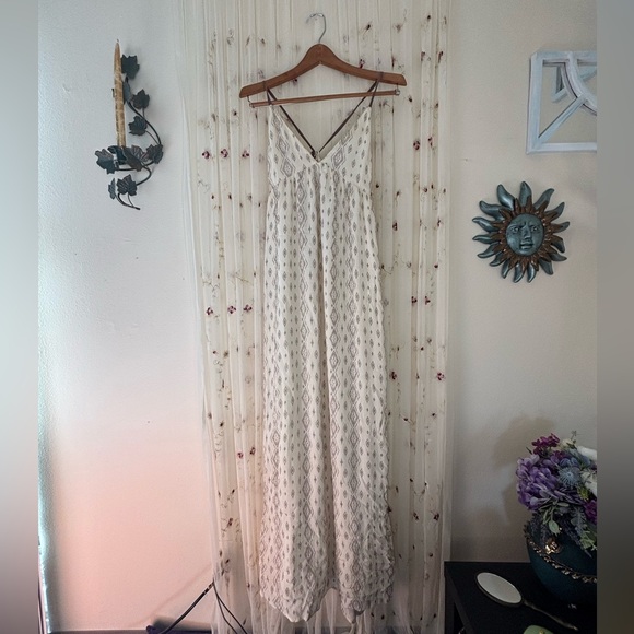 O'Neill Dresses & Skirts - O'Neill Cream and Gray Patterned Maxi Dress
